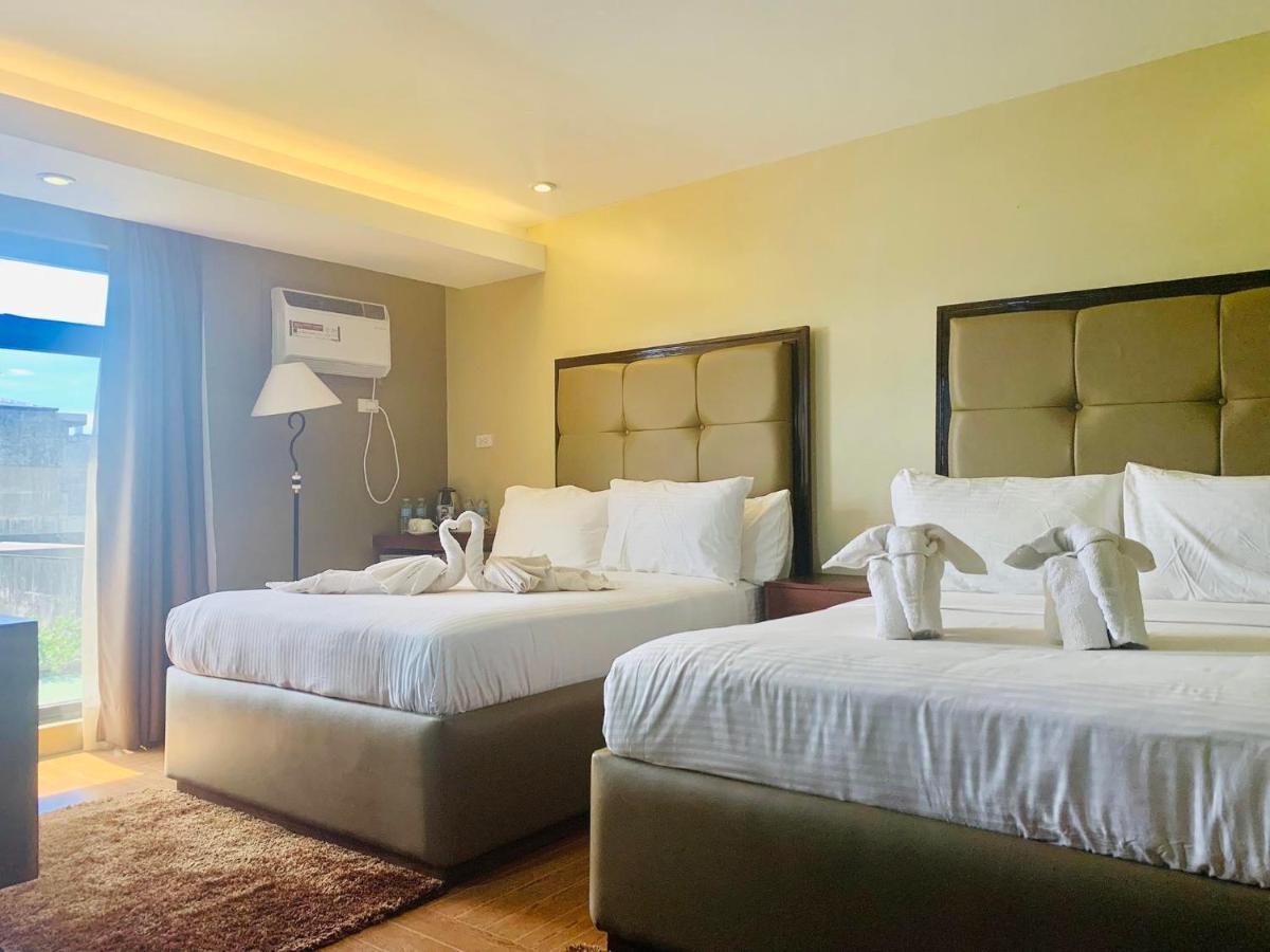 Treasure Island Hotel With Mini Water Adventure Masbate City Екстер'єр фото