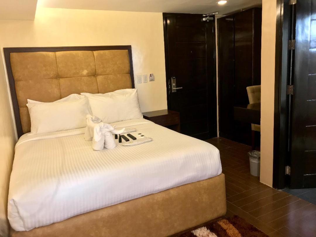 Treasure Island Hotel With Mini Water Adventure Masbate City Екстер'єр фото