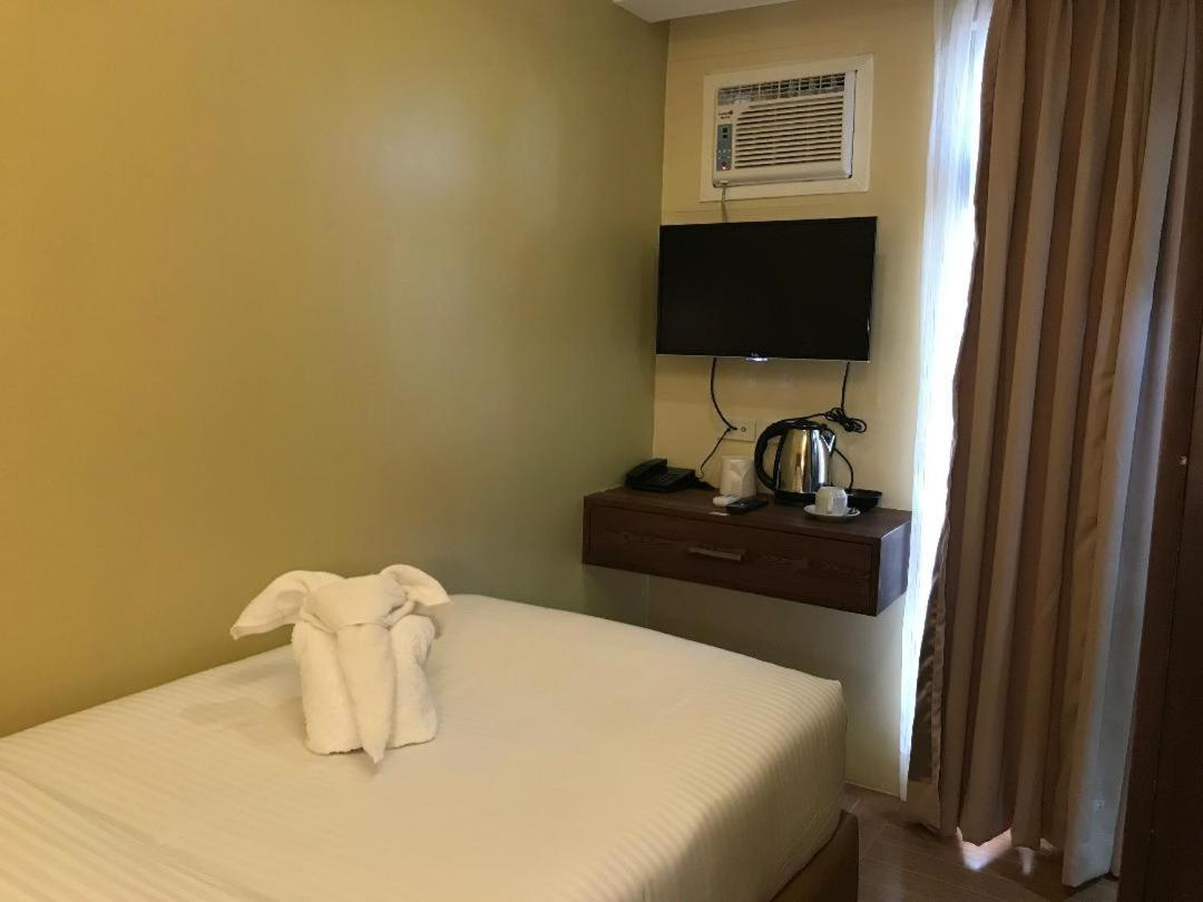 Treasure Island Hotel With Mini Water Adventure Masbate City Екстер'єр фото