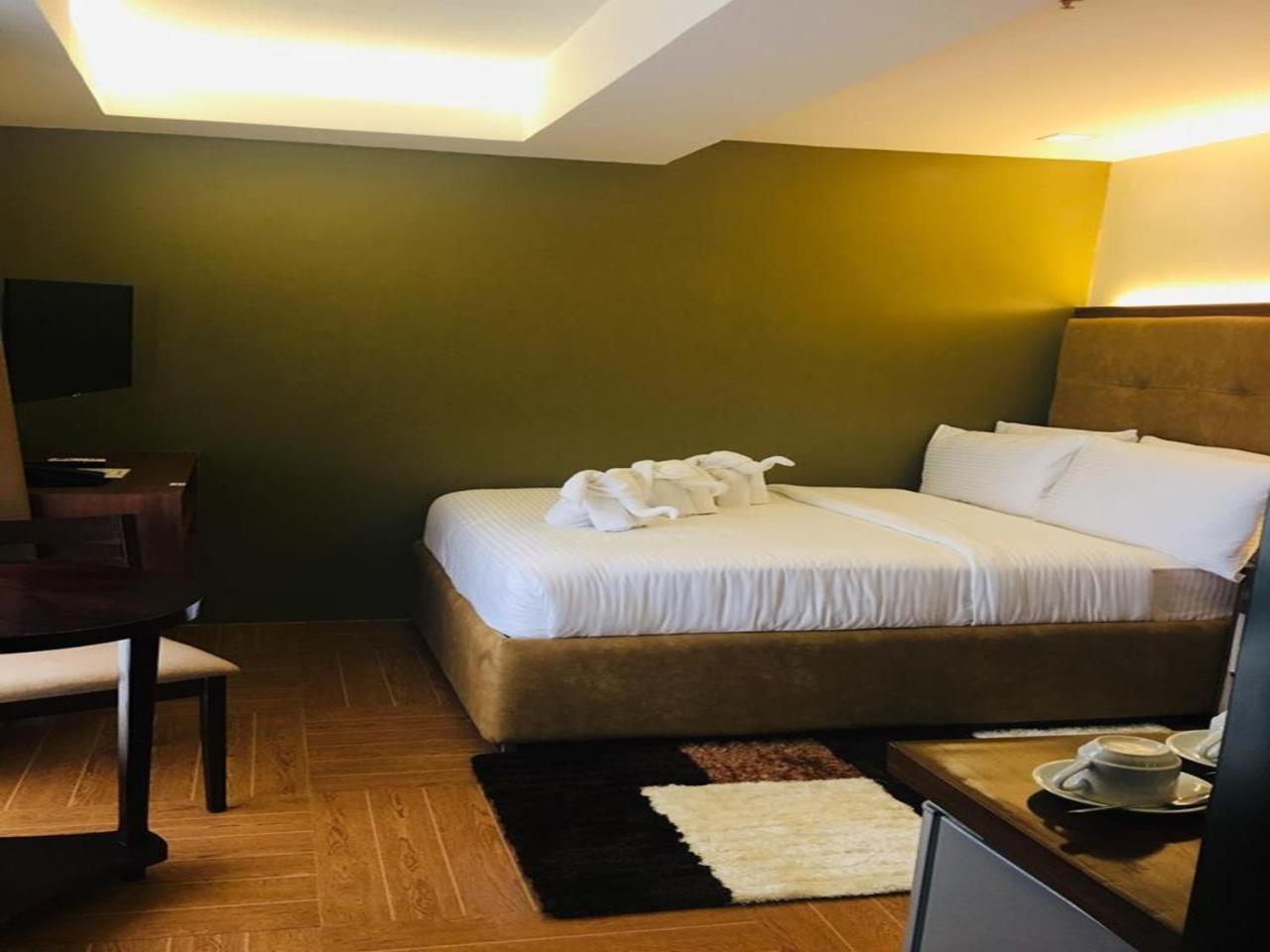 Treasure Island Hotel With Mini Water Adventure Masbate City Екстер'єр фото