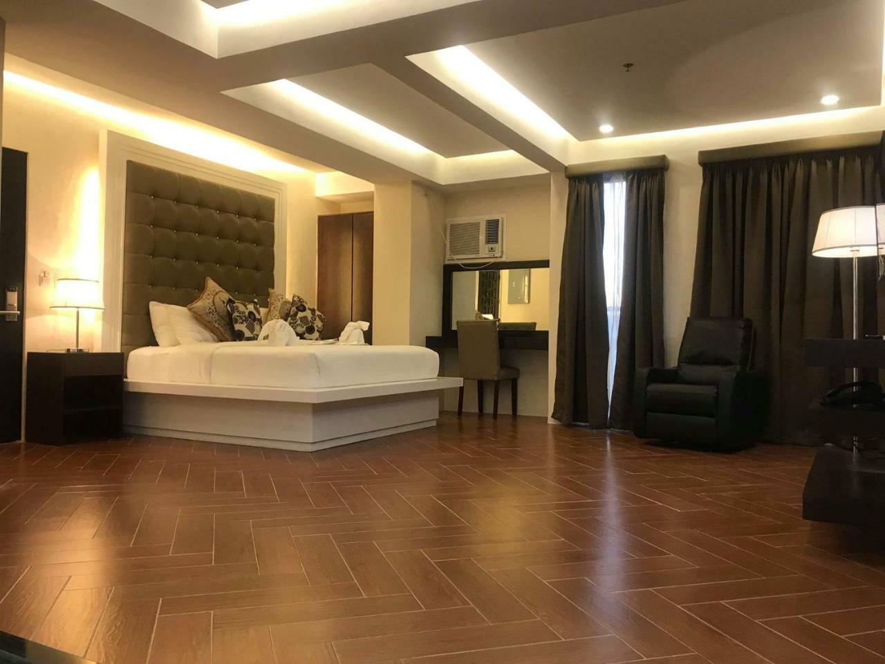 Treasure Island Hotel With Mini Water Adventure Masbate City Екстер'єр фото
