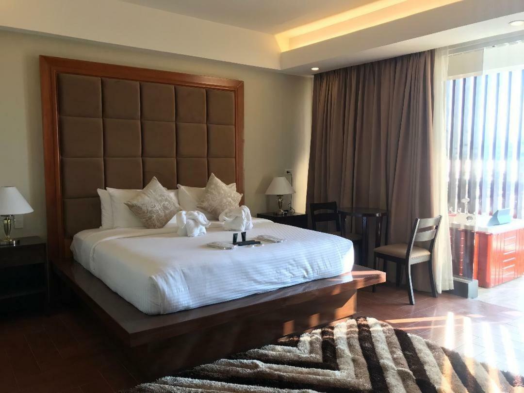 Treasure Island Hotel With Mini Water Adventure Masbate City Екстер'єр фото